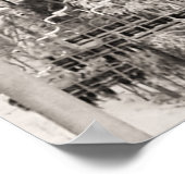 セピア調スキープリント、木々の上 ポスター (角)