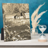 セピア音茶色の馬とフェンス フォトプラーク (側面)