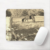 セピア音茶色の馬とフェンス マウスパッド (マウス)