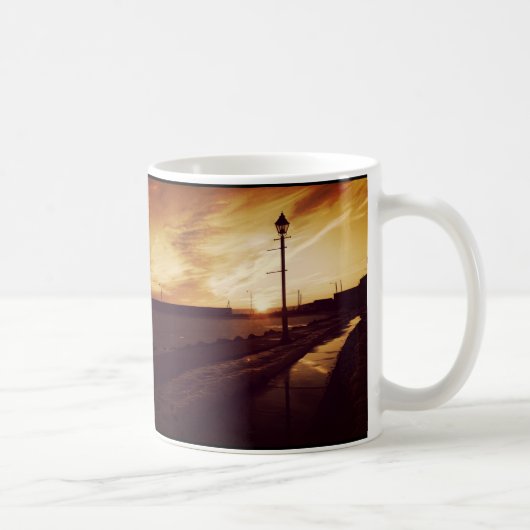 セピア・ハーバーフロント写真付き通常のマグカップ コーヒーマグカップ (右)