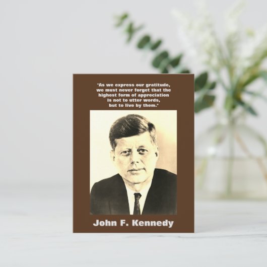 セピアJFKジョンF.ケネディ引用文 やる気を起こさせる ポストカード (スタンド正面)