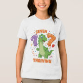 セブンと繁栄！ – ディノをテーマにした7誕生日 トライブレンドＴシャツ (正面)