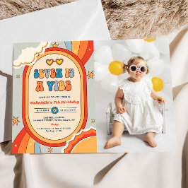 セブンはVibe Groovy Retro Rainbow 7th誕生日 招待状