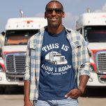 セミトラックの運転私のユーモア転がのこカスタムの Tシャツ<br><div class="desc">このおもしろいセミトラックドライバー用tシャツは、フレーズの中に黄色のダンプトラックを備え笑わされるてい転がる。ユーモアカッコいいが好きな18輪車の運転手のための文化のリモダンファレンス。トラクターパーソナライズされたトレーラードライバー用かわいいティーカスタムとその文字。</div>