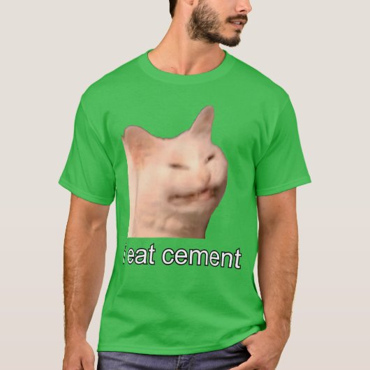 セメントを食べる呪われた猫 奇妙なネタTシャツ Tシャツ (正面)