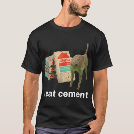 セメントを食べる呪われた猫 奇妙なミーム Tシャツ (正面)
