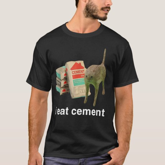 セメントを食べる面白い猫の不適切な大人グッズ Tシャツ (正面)