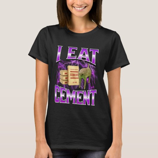 セメントを食べる面白い猫ミーム インターネットミーム 笑える Tシャツ (正面)
