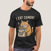 セメントを食べる面白い猫 建設ユーモア猫のミーム Tシャツ (正面)