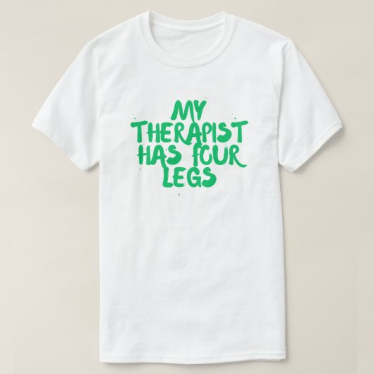 セラピストは四本足 – ユーモラスな犬の飼い主 Tシャツ (デザイン正面)