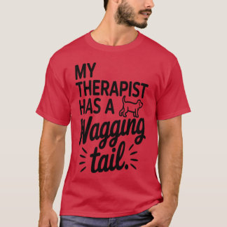 セラピストは尻尾を振る犬好きの友達を持っています Tシャツ
