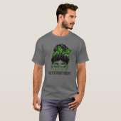 セラピーのディレクターMessy Bun St Patrick's Day Sha Tシャツ (正面フル)