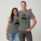 セラピーのディレクターMessy Bun St Patrick's Day Sha Tシャツ (ユニセックス)