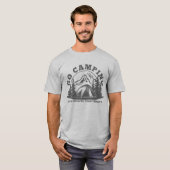 セラピーより安いキャンプを楽しもう 面白い引用 Tシャツ (正面フル)