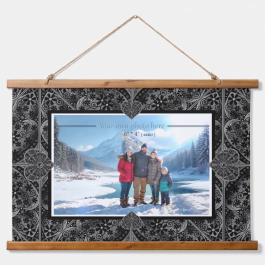 セラミックレースブラック 吊り下げ型タペストリー (正面)