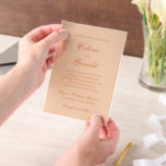 セリーンピーチエレガントな結婚式 ベラム紙招待状<br><div class="desc">クラシックスクリプトとセリフのフォントを備えたシンプルデザインとタイムレスなエレガントを備えた伝統的結婚式招待状。</div>