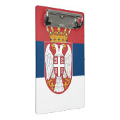 セルビア国旗を持つミニクリップボード ミニクリップボード (アングル)