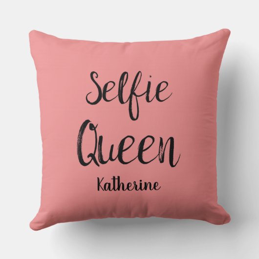 セルフィークイーンネームパーソナライズされたコーラルオレンジ クッション (裏面)