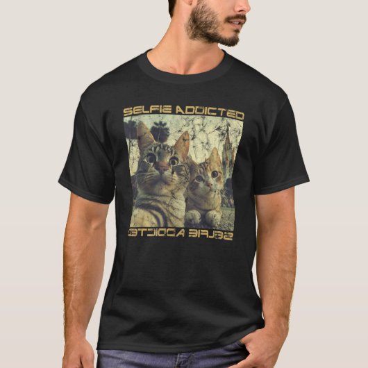 セルフィー中毒の猫 セルフィー かわいい猫 Tシャツ (正面)