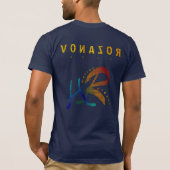 セルフィーTシャツ - 青と赤のロゴ Tシャツ (裏面)
