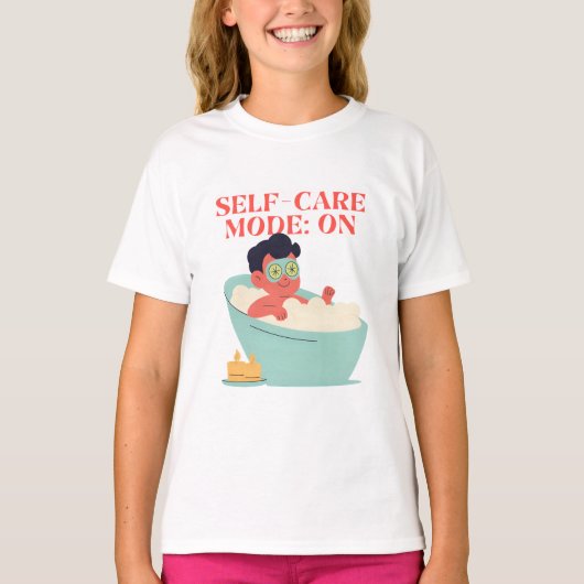 セルフケアモード：オン - かわいい＆面白い漫画の入浴シーン Tシャツ (正面)