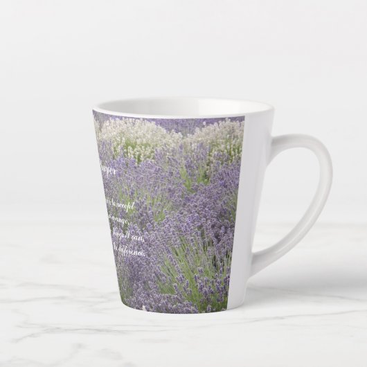 セレニティ感動的祈りの言葉ラベンダーガーデン カフェラテマグ (右)