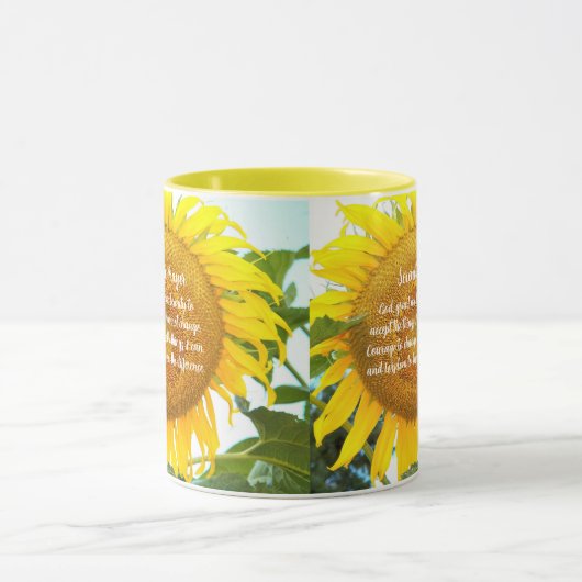 セレニティ祈りの言葉イエローサンフラワーフローラ マグカップ (中央)