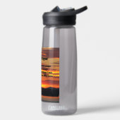 セレニティ祈りの言葉オレンジサンセットランドスケープ ウォーターボトル (左面)