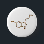 セロトニンの分子化学式 缶バッジ<br><div class="desc">セロトニンの分子の~の化学骨格構造方式の有機化合物。

地球の速歩馬は特有のイメージを世界中から専門にします。 ユニークな挨拶状、郵便はがき、ポスター、マウスパッドおよび多くを見つけます。</div>