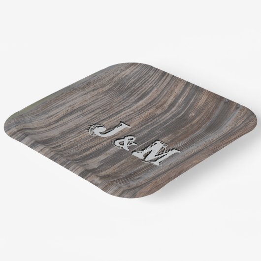 センターにイニシャルが入った木目調のウェディングペーパープレート ペーパープレート (傾斜あり)