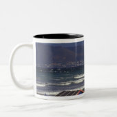 セントジェームズベイ入浴場、ケープタウン近く。 ツートーンマグカップ (左)