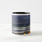 セントジェームズベイ入浴場、ケープタウン近く。 ツートーンマグカップ (中央)