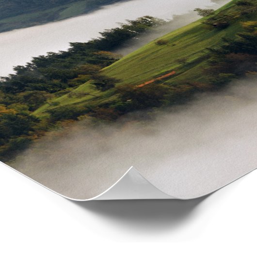 セントトーマス教会とスロベニアの山のポスター ポスター (角)