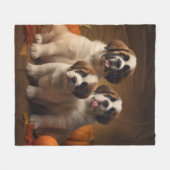 セントバーナードの子犬の秋の喜びのかぼちゃ フリースブランケット (正面(横))