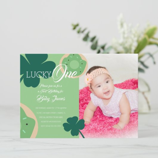 セントパッツラッキーファースト誕生日ドーナツ写真 招待状 (スタンド正面)