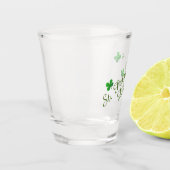 セントパトリックのデイビール ショットグラス (左)