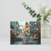 セントパトリックのデイ美しいが樽の上に座る ポストカード (スタンド正面)