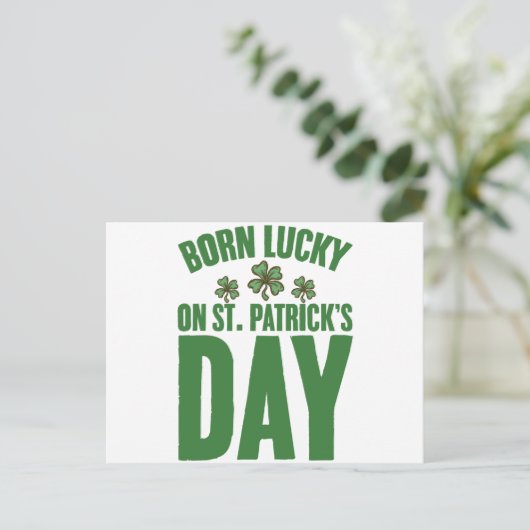 セントパトリックの日に生まれたラッキーなアイルランドの誕生日 ポストカード (スタンド正面)