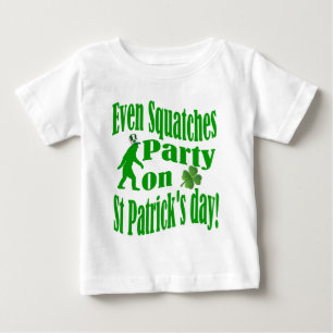 セントパトリックの日のSquatchesのパーティー ベビーTシャツ
