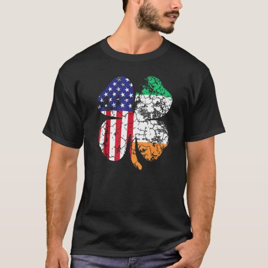 セントパトリックの日アイリッシュアメリカ国旗のシャムロックメンズ Tシャツ (正面)