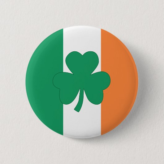 セントパトリックの日アイルランド国旗とシャムロックバッジ 缶バッジ (正面)