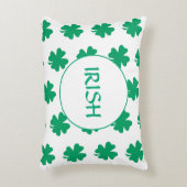 セントパトリックの日グリーンシャムロックリーフパターンアイルランド アクセントクッション (正面(垂直))