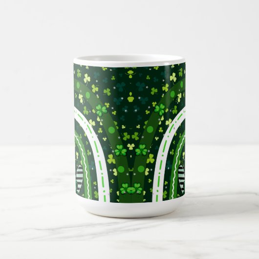 セントパトリックの日シャムロックとハートデザイン コーヒーマグカップ (中央)