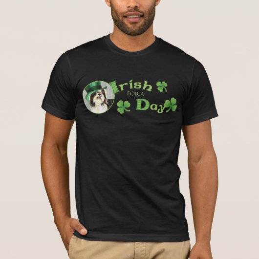 セントパトリックの日シーズー(犬)Tzu Tシャツ (正面)