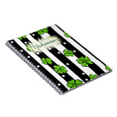 セントパトリックの日名前をカスタムするストライプ&クローバー ノートブック (右側)