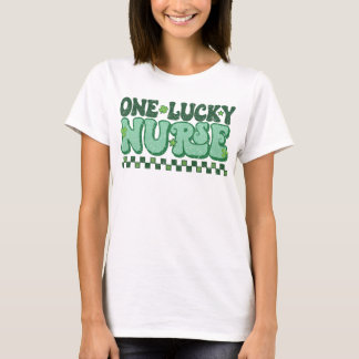 セントパトリックの日 ワンラッキーナース レトロ看護師 Tシャツ