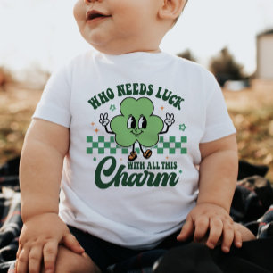セントパトリックの誰が運が必要このチャーム ベビーTシャツ