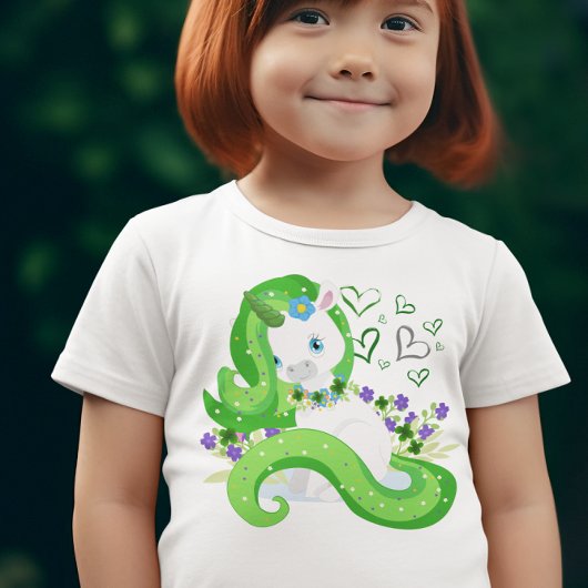 セントパトリックデイ 緑のユニコーン クローバーのハート Tシャツ