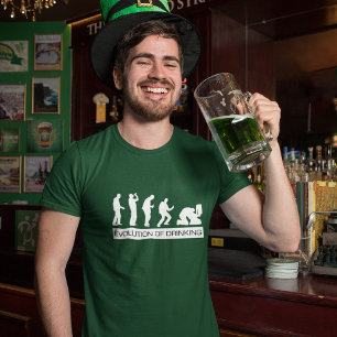 セントパトリックデーのお酒の進化が面白いTシャツ Tシャツ