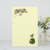 セントパトリックデーのアイリッシュガールとクローバーのモノグラム 便箋 (スタンド正面)